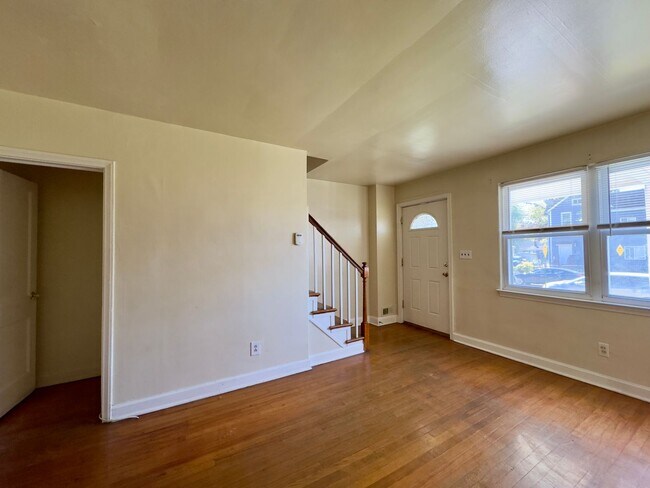 Foto del edificio - Charming 2 Bedroom/1 Bathroom Townhome in ...