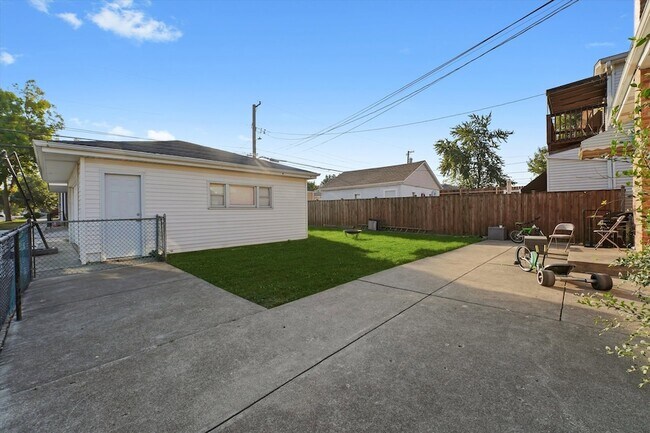 Foto del edificio - 3353 N Ozanam Ave