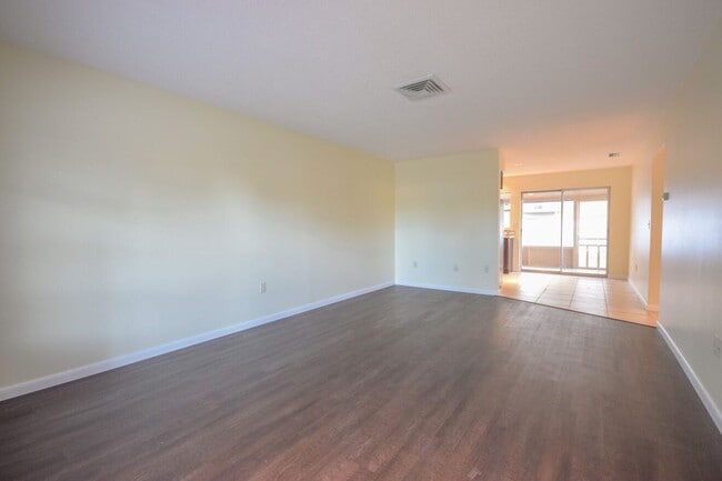 Building Photo - 3072 Jennings Dr