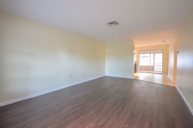 Foto del edificio - 3072 Jennings Dr