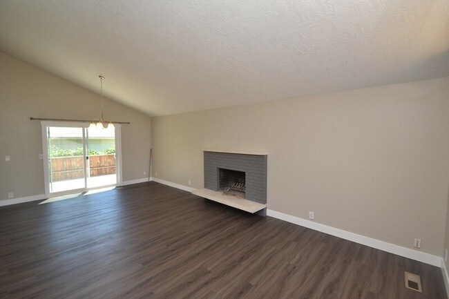 Building Photo - 512 E 6770 S