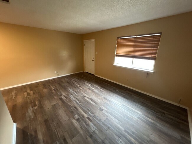 Building Photo - 1305 Willow Springs Rd