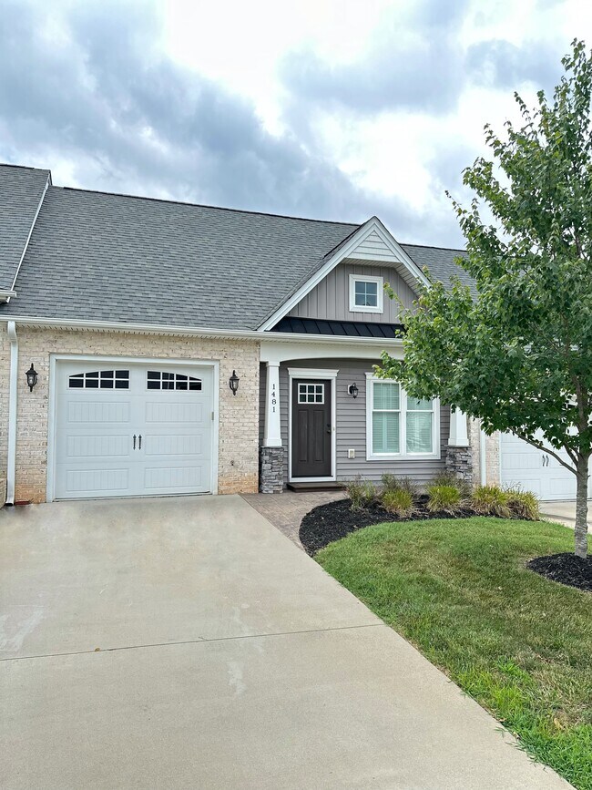 Building Photo - 1481 Helmsdale Dr