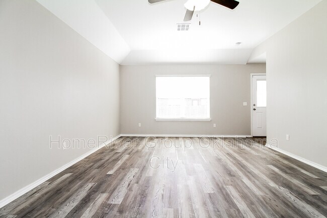 Building Photo - 737 Christian Ln