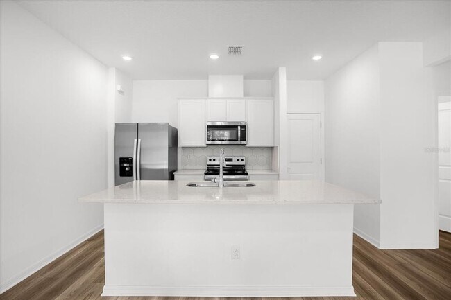Building Photo - 11312 Blue Bay Dr