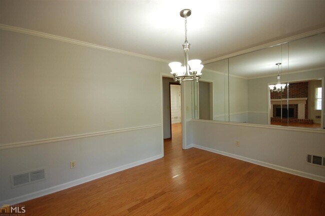 Foto del edificio - 2155 Heritage Heights