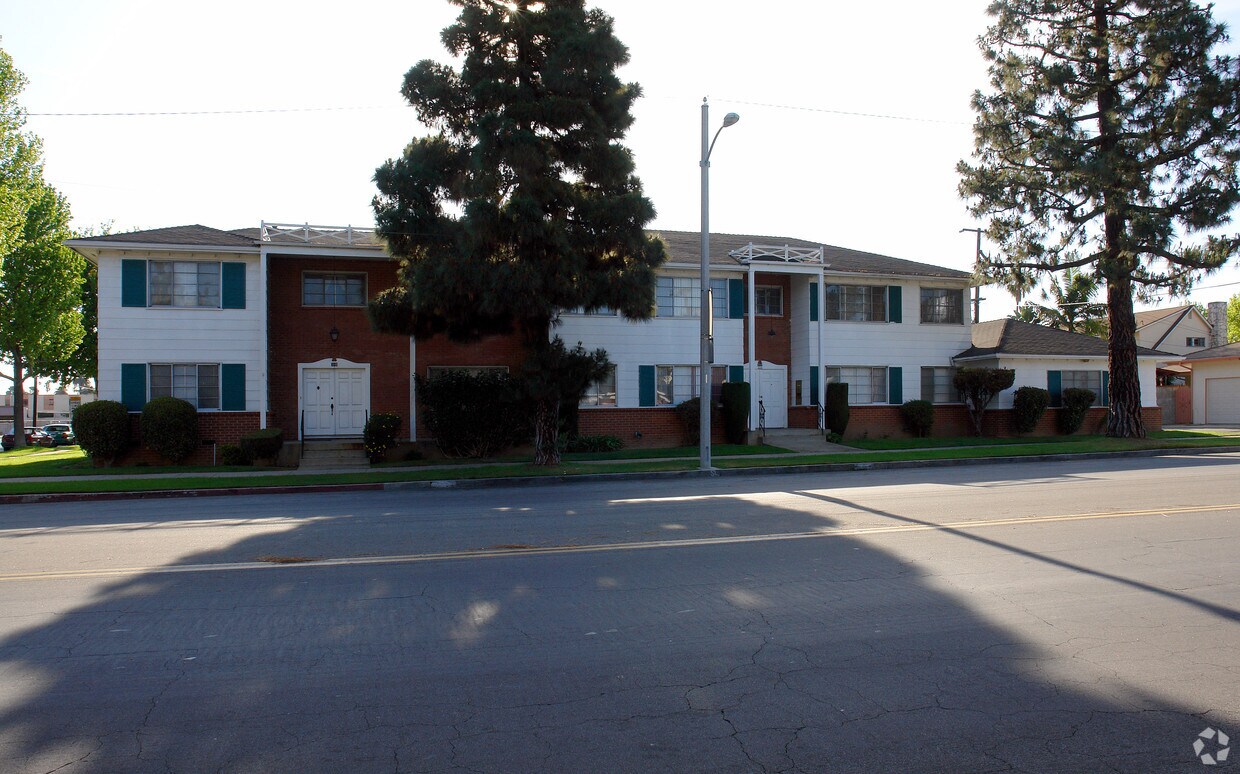 Primary Photo - 310 N Hillcrest Blvd