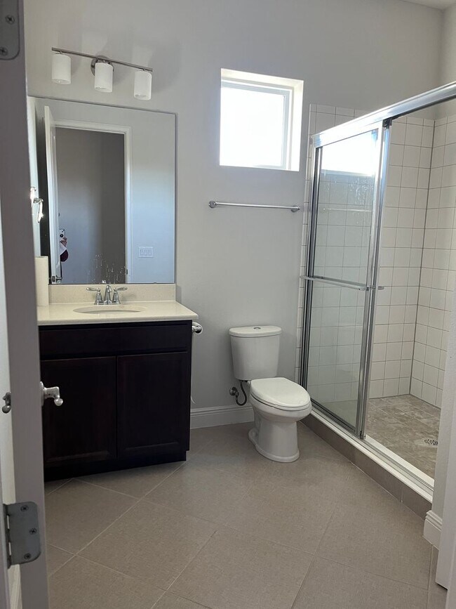 Building Photo - Laureate Park, light and bright one bedroo...