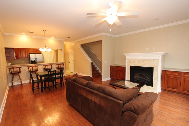 Building Photo - 1569 Crescent Hills Dr