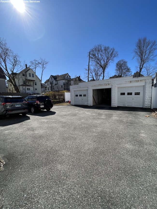 Building Photo - 77 Elmira St