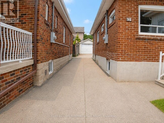 Building Photo - 98 Foxwell St