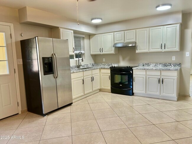 Building Photo - 4024 W Las Palmaritas Dr