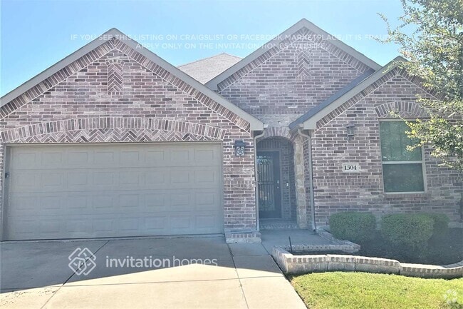 Building Photo - 1304 Roadrunner Dr