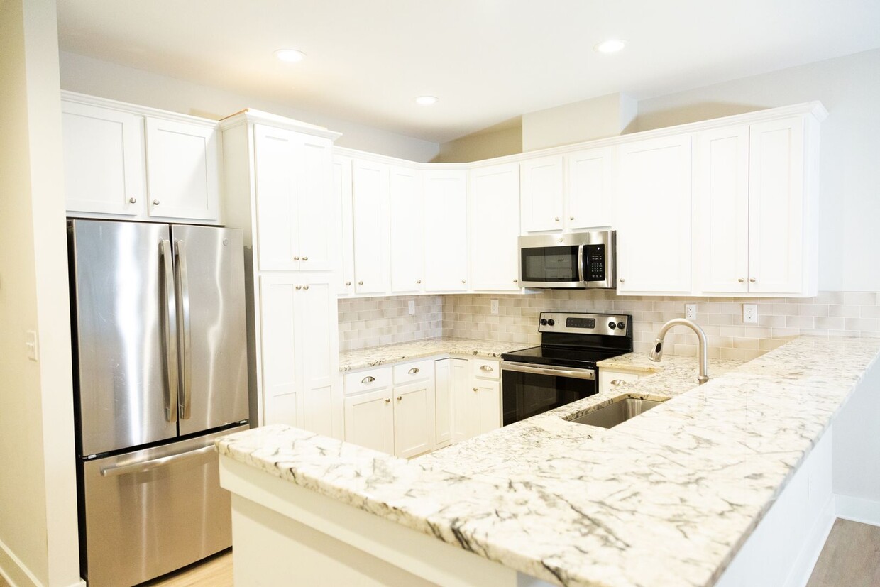Primary Photo - 3 Bedroom Home in Birnam Wood