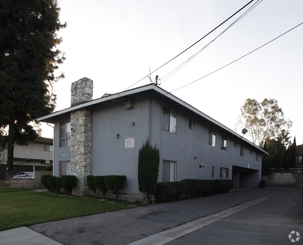 Foto del edificio - 8062 Whitaker St