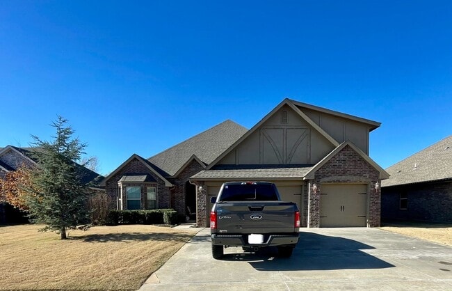 Building Photo - Very Nice 4 Bedroom 2.5 Bath Home in Moore...