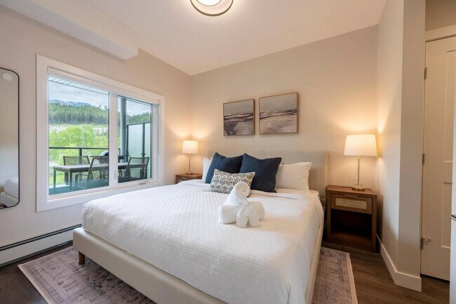 Building Photo - 901-907 7 St N