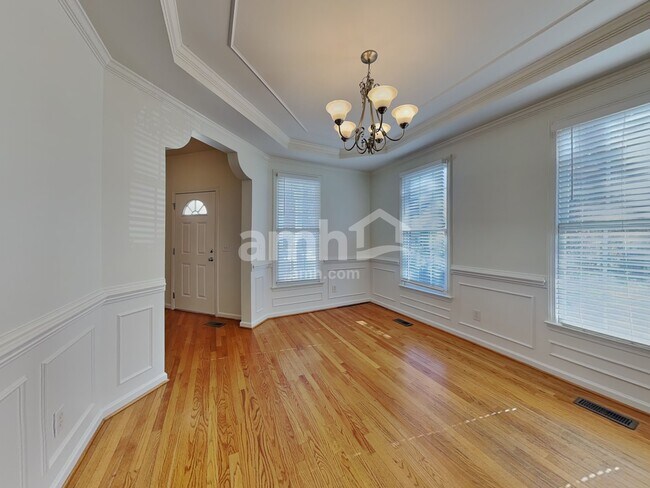 Foto del edificio - 905 Alba Rose Ln