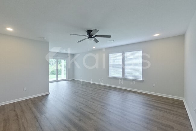 Building Photo - 52 Cottage Grove Dr