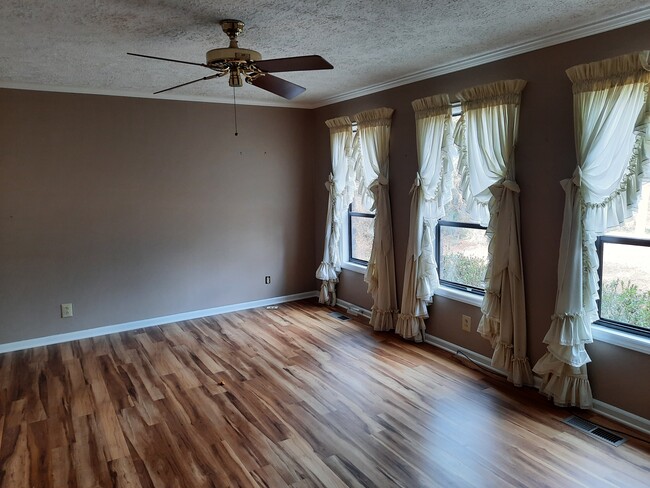 Building Photo - 7302 Quail Run Rd