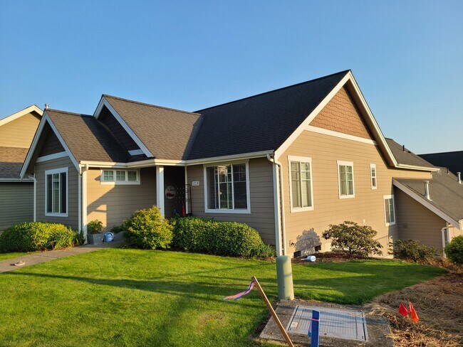 Foto del edificio - 1172 E Grover St