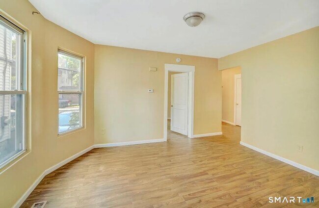 Building Photo - 45 Bassett St