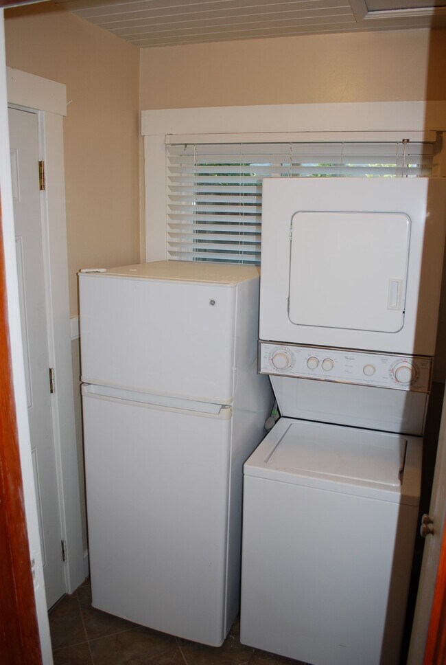 Foto del edificio - 875 Harding Ave