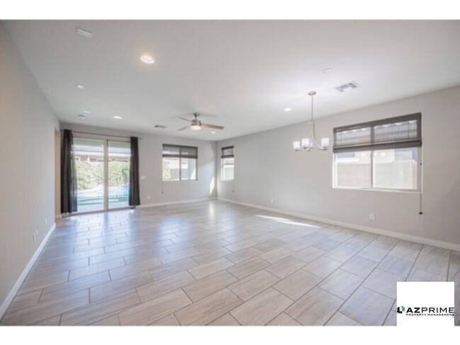 Building Photo - Elegant 3/2 Phoenix House with Office &amp; Outdoor Escape!