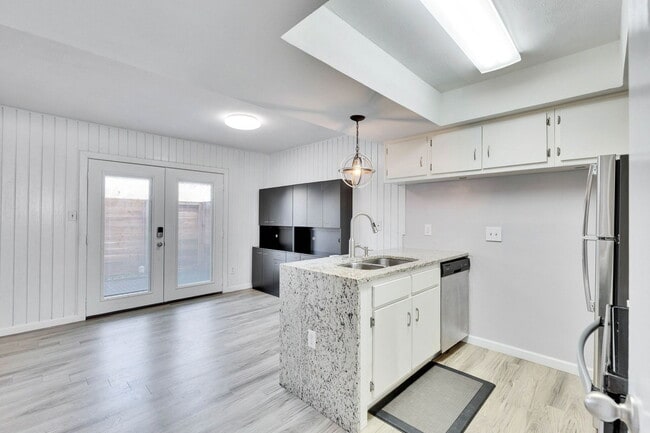 Foto del edificio - 2705 Northeast Dr