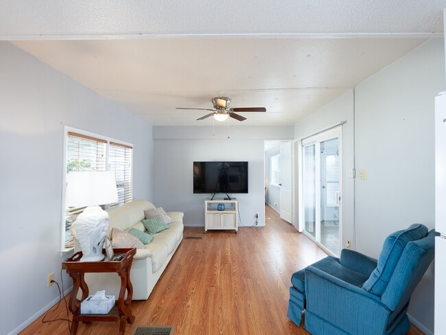 Foto del edificio - "Charming 2-Bed Furnished Annual Retreat i...