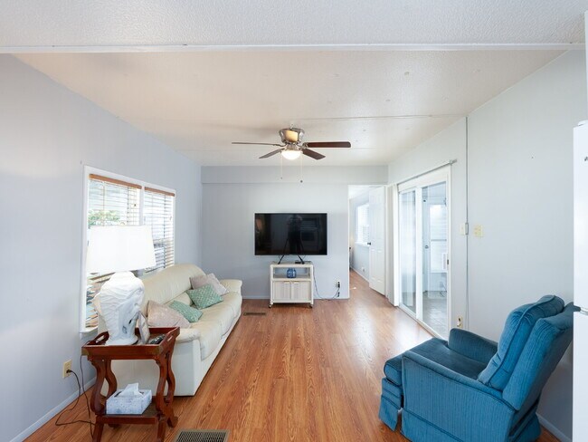 Foto del edificio - "Charming 2-Bed Furnished Annual Retreat in Venice, FL – Your Cozy Home Awaits!"