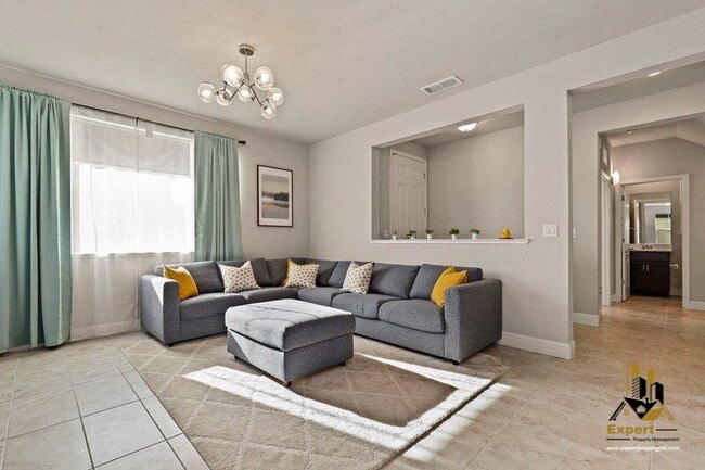 Building Photo - 232 Rochdale St