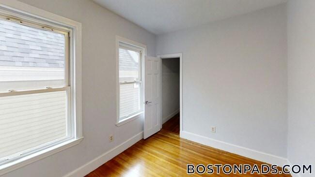 Foto del edificio - 11 Partridge Ave