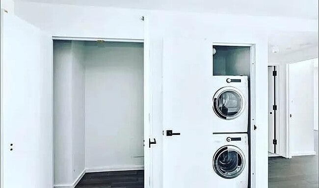 Building Photo - 385 First Avenue