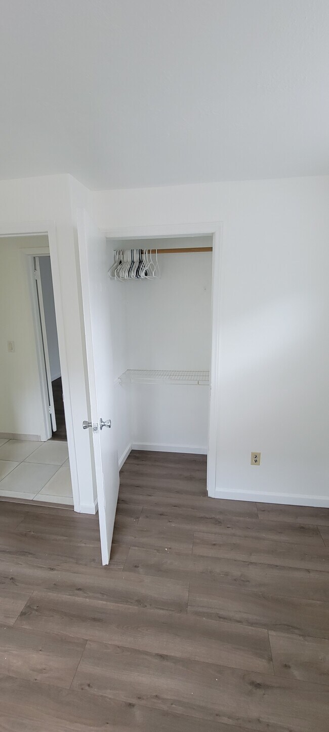 Building Photo - 270 Moore St