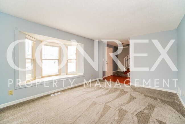 Building Photo - Stunning 3 Bedroom with Vaulted Ceilings!