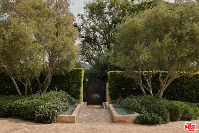 Building Photo - 623 Alta Dr