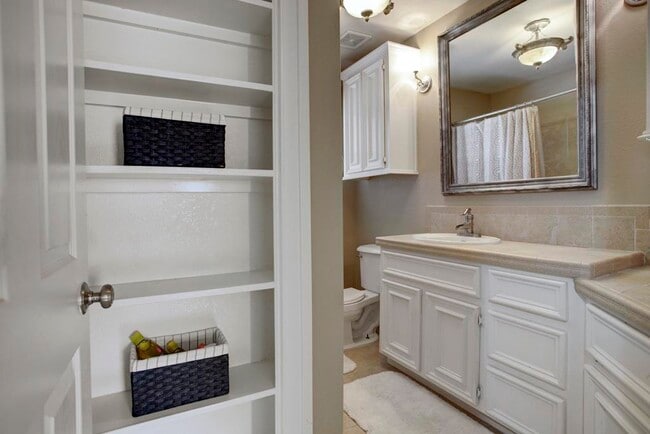 Building Photo - 1010 Bay Oaks Rd