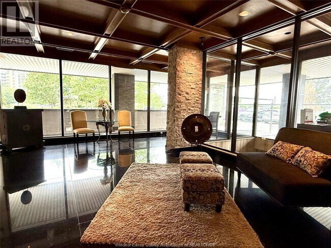 Photo du bâtiment - 5125 Riverside Dr E