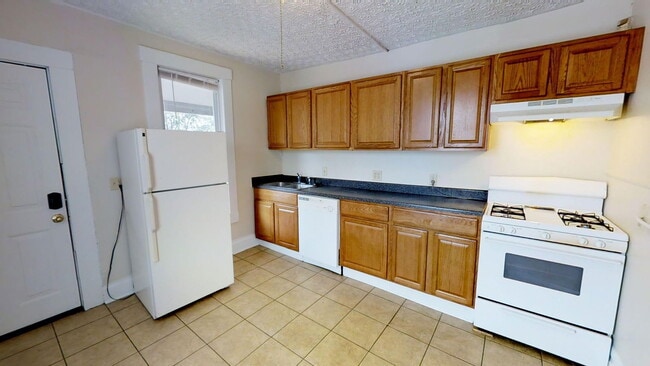 Building Photo - 79 E 7th Ave