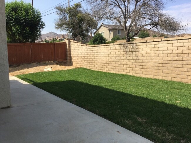 Foto del edificio - Nice Corona Hills Home