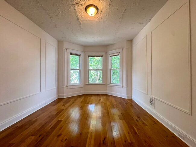 Building Photo - 211 Myrtle Ave