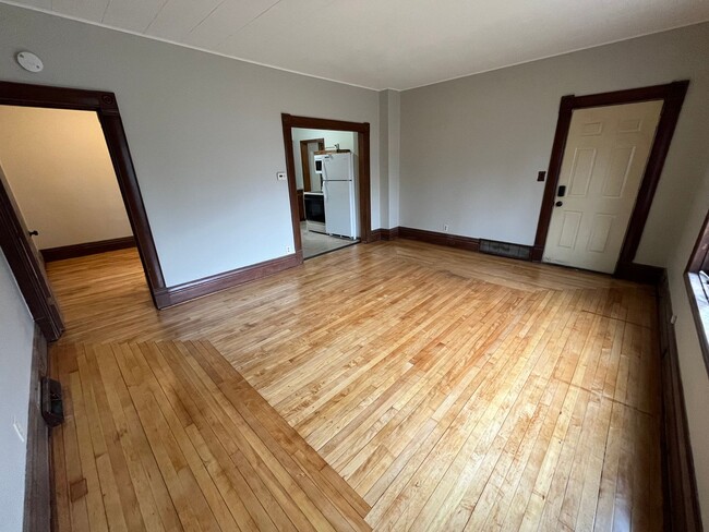 Foto del edificio - 605 N State St