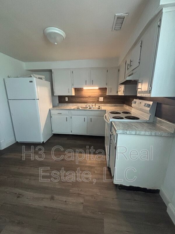 Building Photo - 421 Joseph Dr