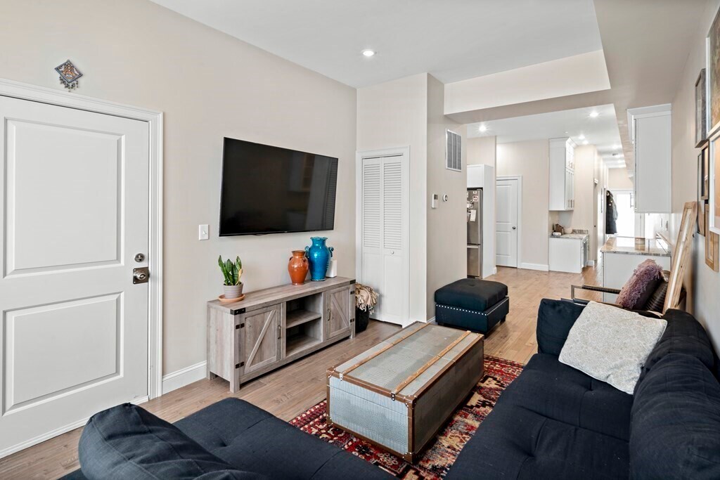 Foto principal - 91 Chelsea St