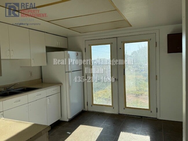 Building Photo - Delight Duplex