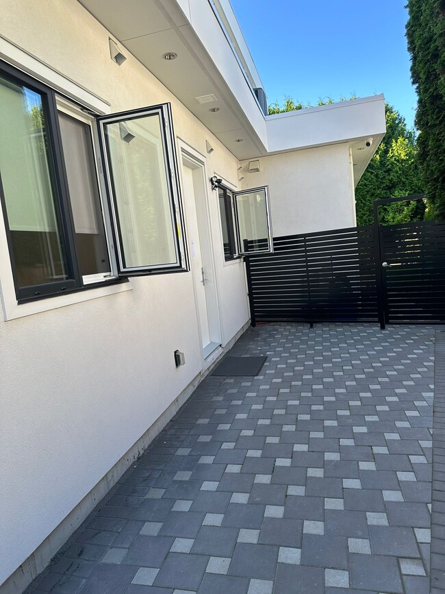 Building Photo - 5406 Cathay Rd