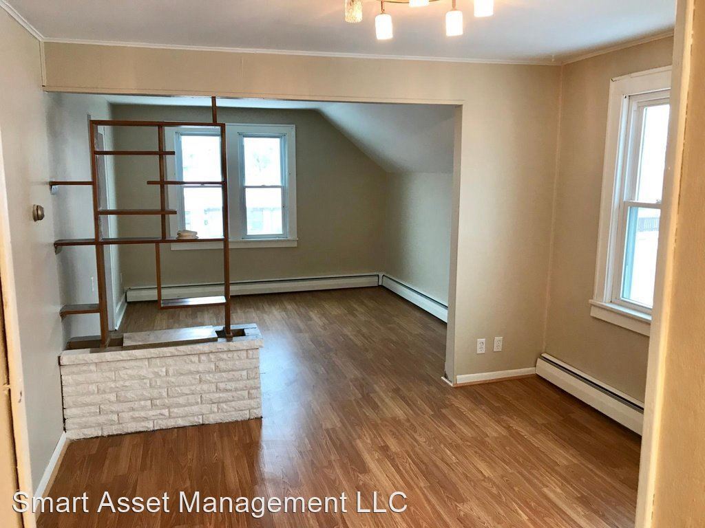 511 Marshall Ave, South Milwaukee, WI 53172 Room for Rent in South