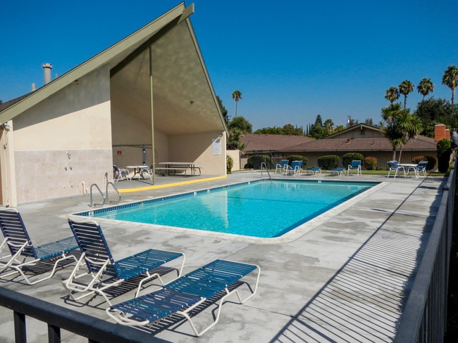 Mauna Loa Evergreen Apartments L C Fullerton Ca Pool Area Mauna Loa Evergreen Apartments L C