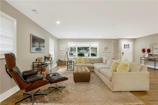 Building Photo - 1344 Midlawn Dr